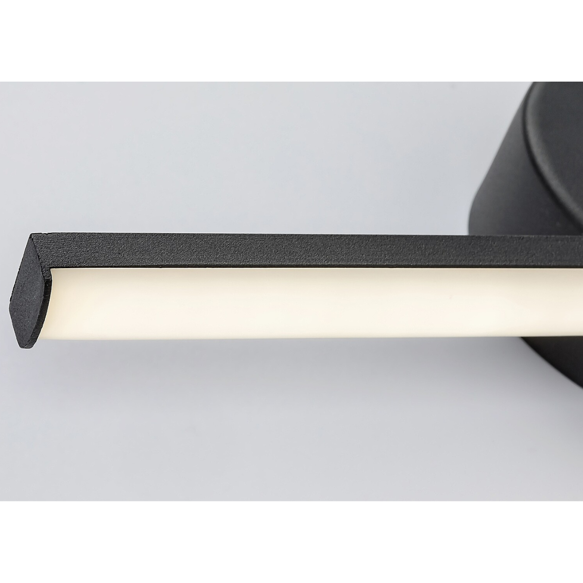 Sabira – модерна LED стенна лампа 8W, черен метал, 4000K естествена светлина