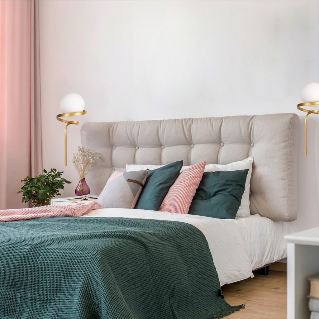 Sarabi – стенен аплик, златен метал и бяло стъкло, E27 1x20W