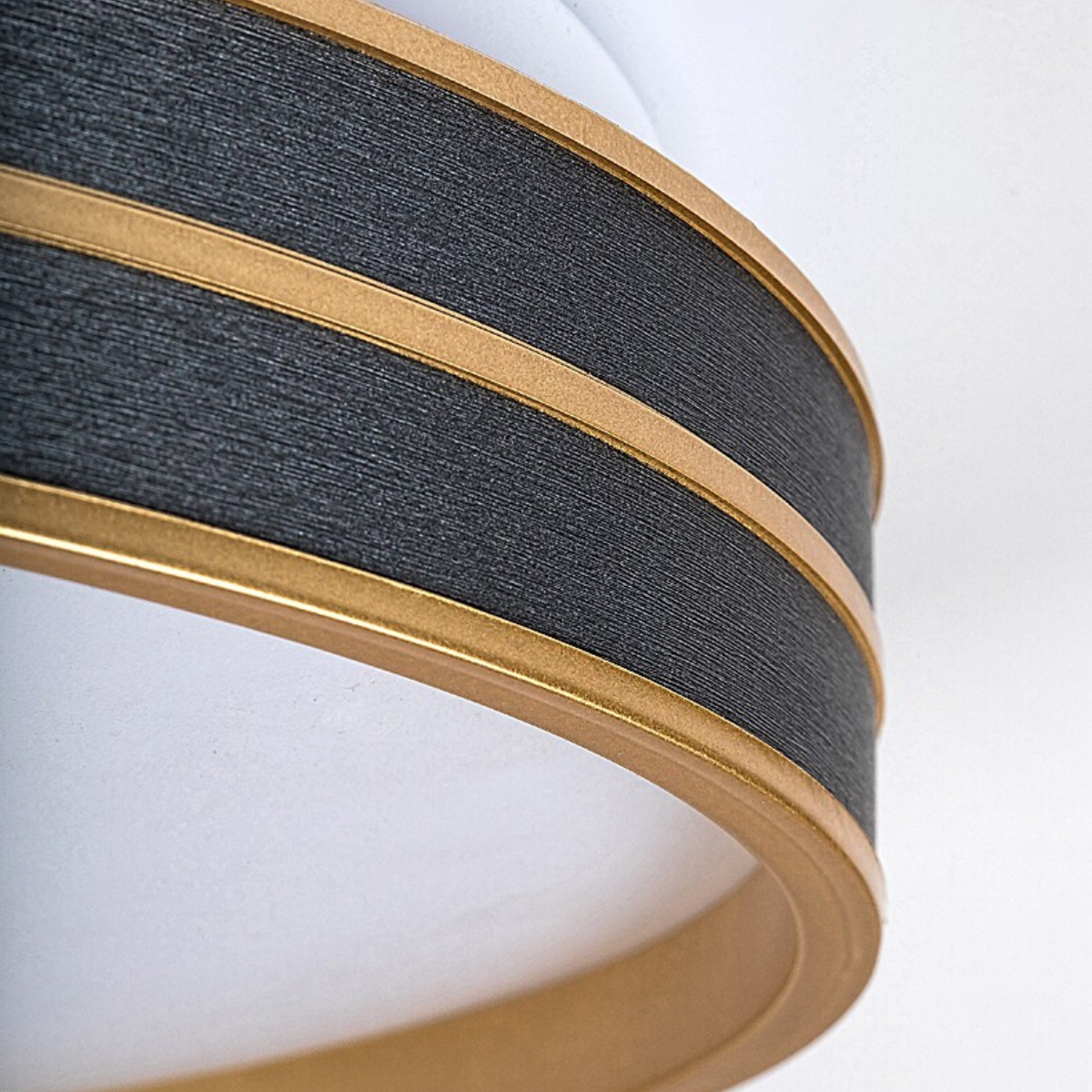 Gandor – модерен LED плафон с дистанционно управление, регулируема светлина, 24W, черен