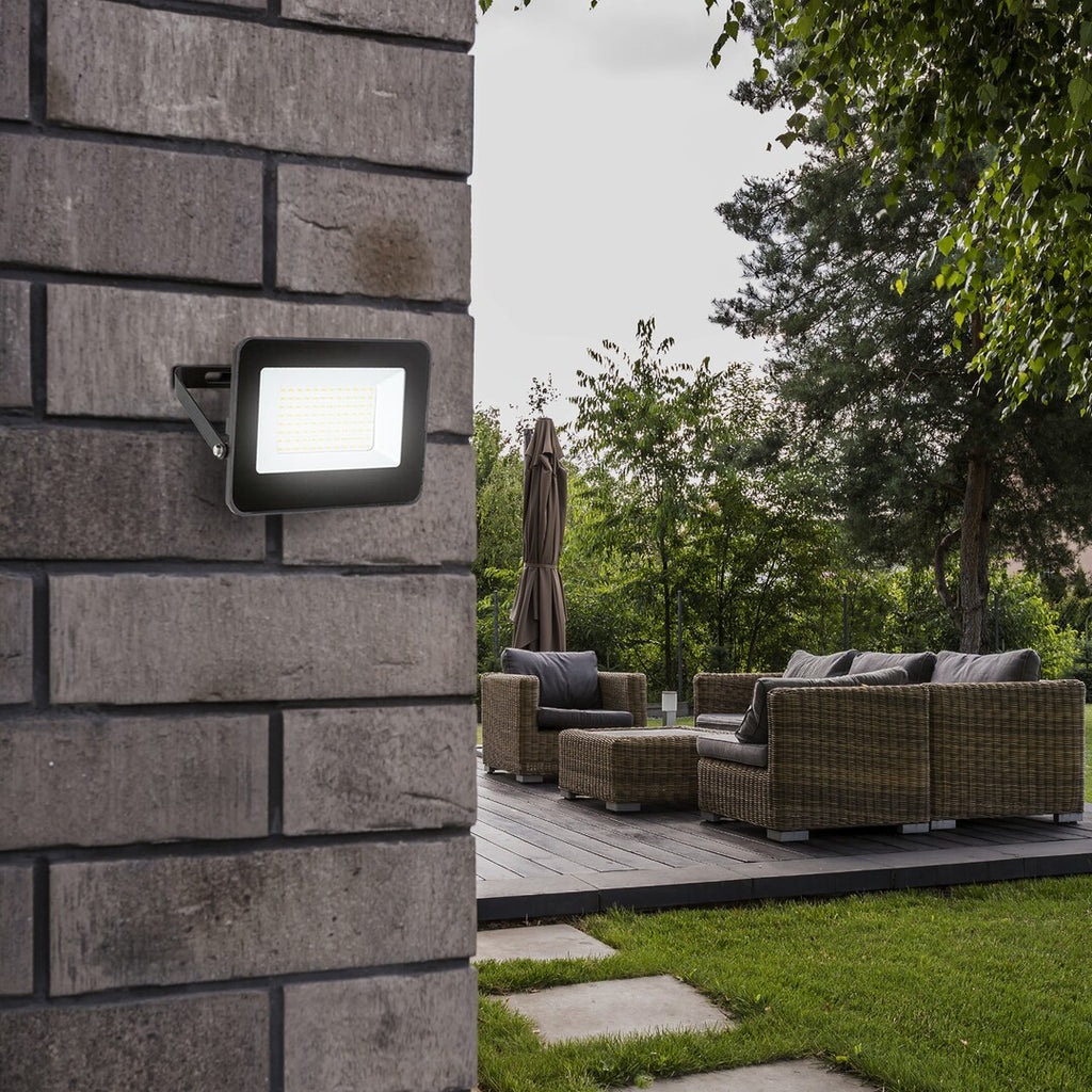 LED floodlight RABALUX for garden - 10W, IP65, 4000K, 1100lm