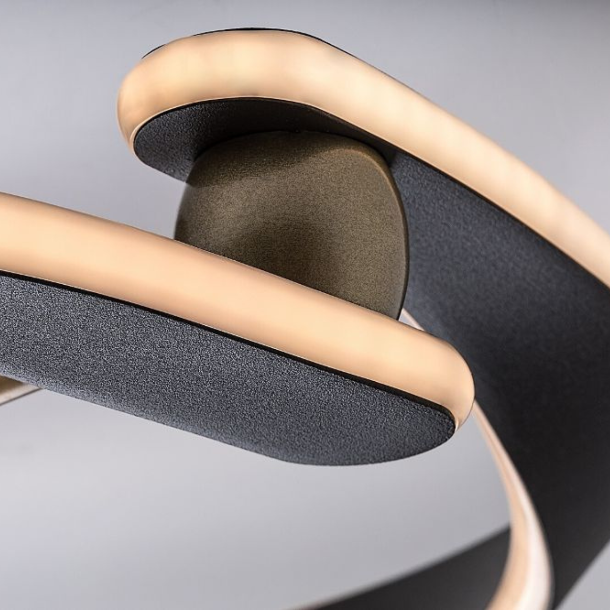 Adalind – LED таванна лампа, черен и златен, Ø60 см, модерна серия