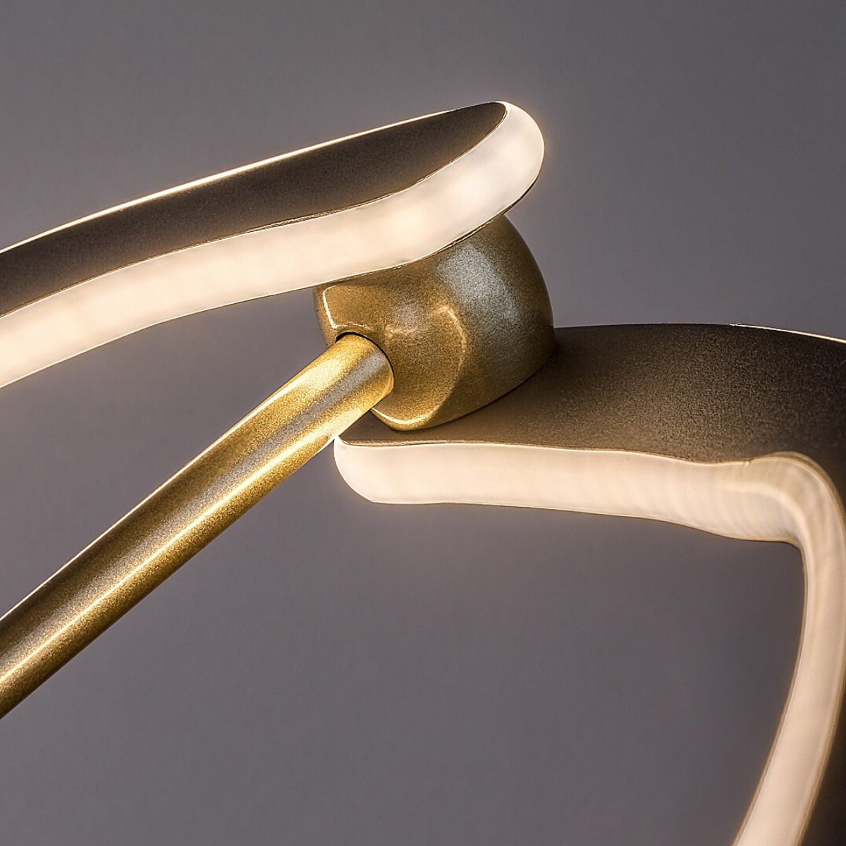 Adalind – LED висяща лампа, черен и златен, Ø60 см, модерна серия