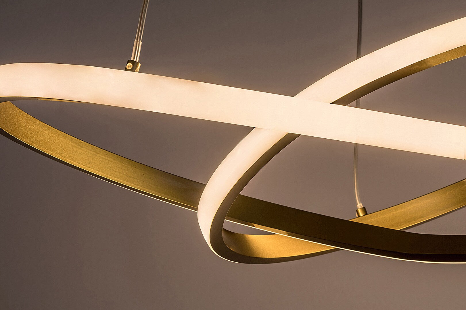 CASTIEL | Gold LED pendant light – 36W, 3000K, artistic design