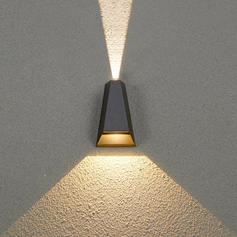 LED wall light "PyramidGlow" for outdoor use IP54, 6W, warm white